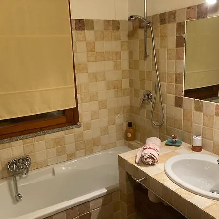 Homestay Stanza Con Bagno In Appartamento Condiviso