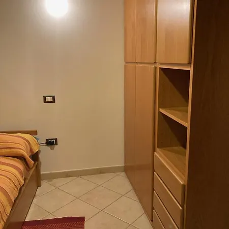 Homestay Stanza Con Bagno In Appartamento Condiviso Monserrato