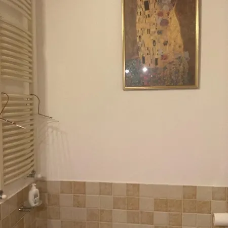 Stanza Con Bagno In Appartamento Condiviso Homestay *